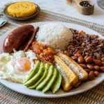 Bandeja paisa colombiana