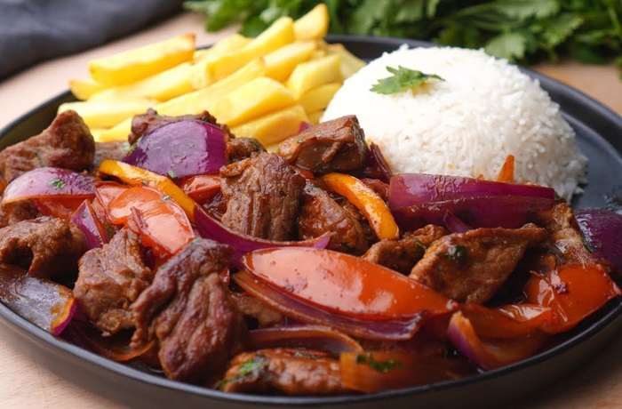 Lomo saltado peruano Lomo saltado peruano