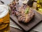 Cerveza y carne a la parrilla